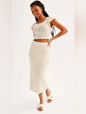 Freshmen 1996 Juniors' Cream Crochet Flutter Maxi Skirt